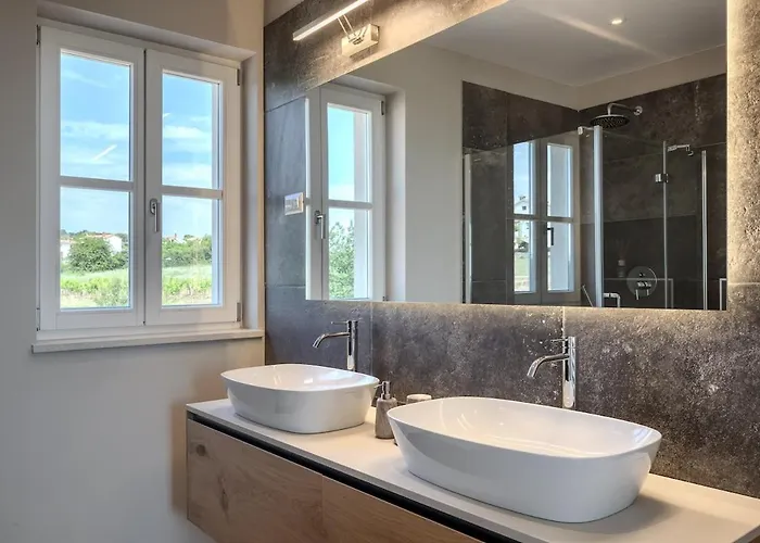 Julia - Luxury With Sea View *