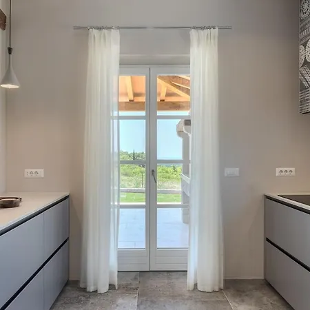 Julia - Luxury With Sea View