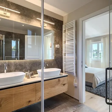 Julia - Luxury With Sea View * Kovacic