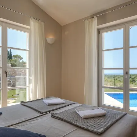 Julia - Luxury With Sea View *