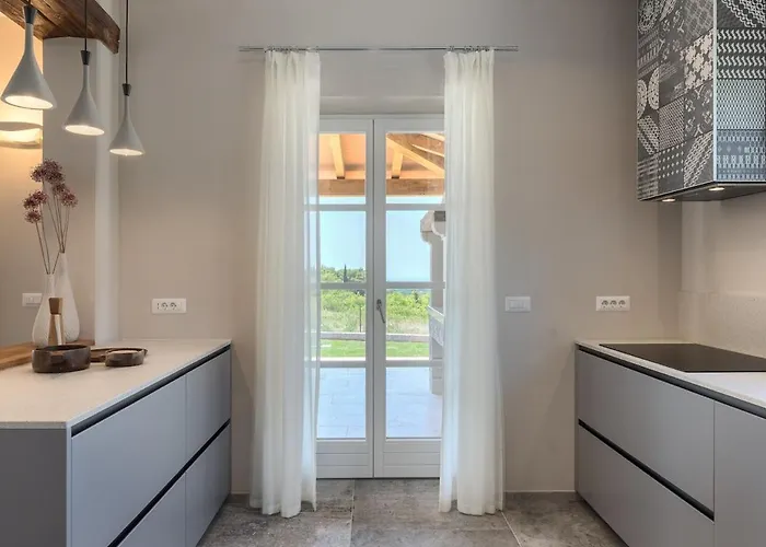 Julia - Luxury With Sea View