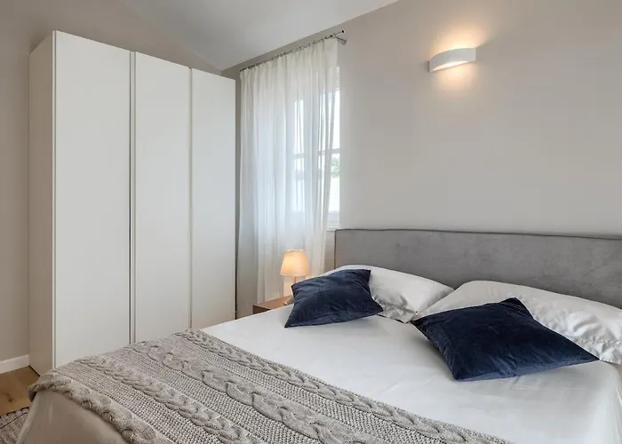 Julia - Luxury With Sea View Villa