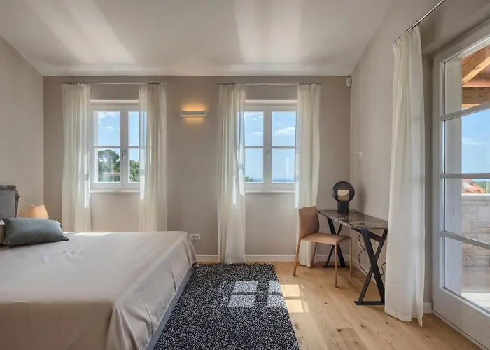 Julia - Luxury With Sea View Villa Visnjan