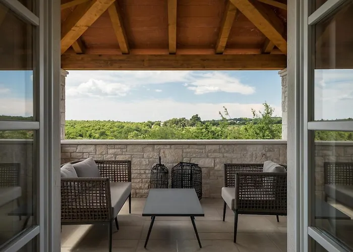 Julia - Luxury With Sea View Villa Visnjan