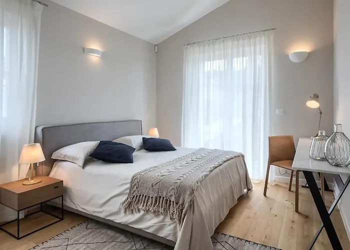 Julia - Luxury With Sea View Villa *