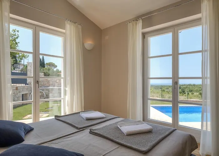 Julia - Luxury With Sea View *